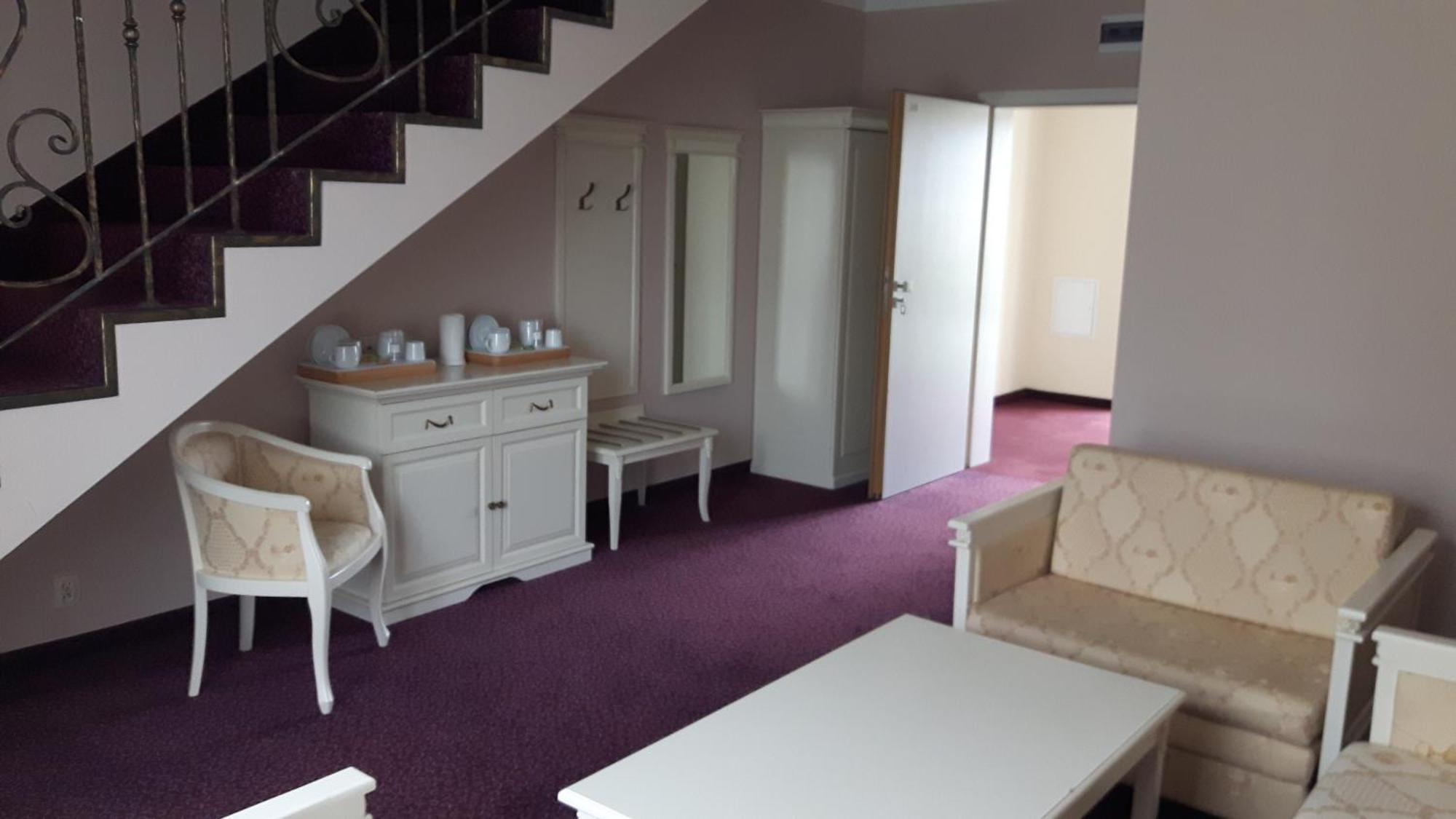 Hotel Sobienie Krolewskie Sobienie Szlacheckie Екстериор снимка