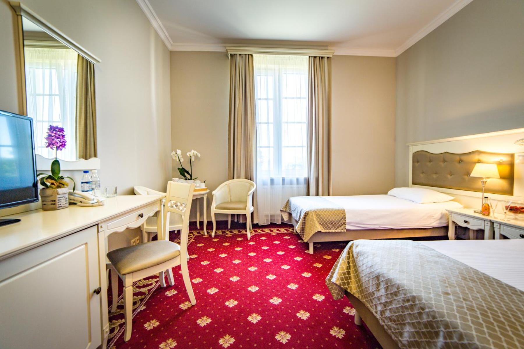Hotel Sobienie Krolewskie Sobienie Szlacheckie Екстериор снимка