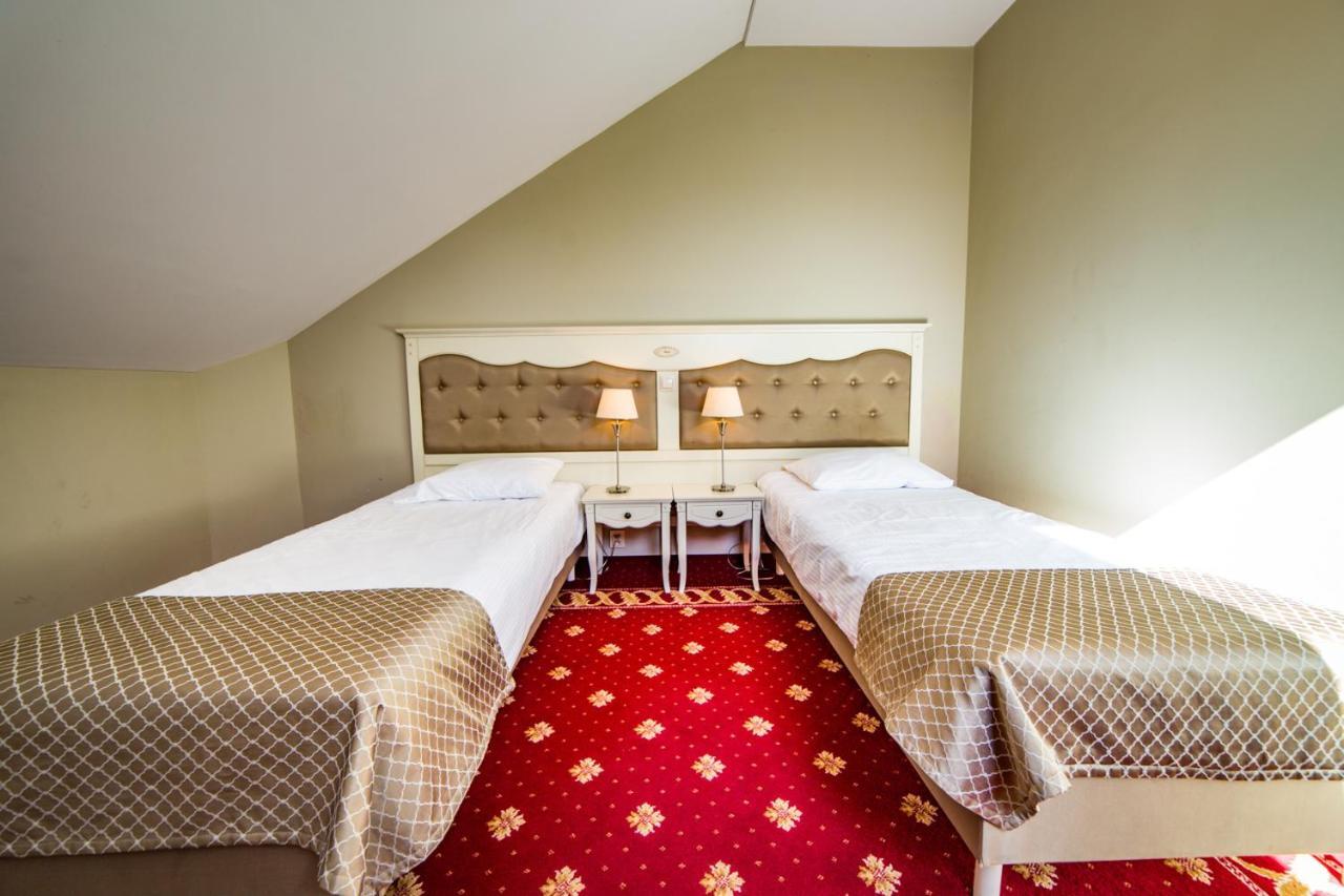 Hotel Sobienie Krolewskie Sobienie Szlacheckie Екстериор снимка