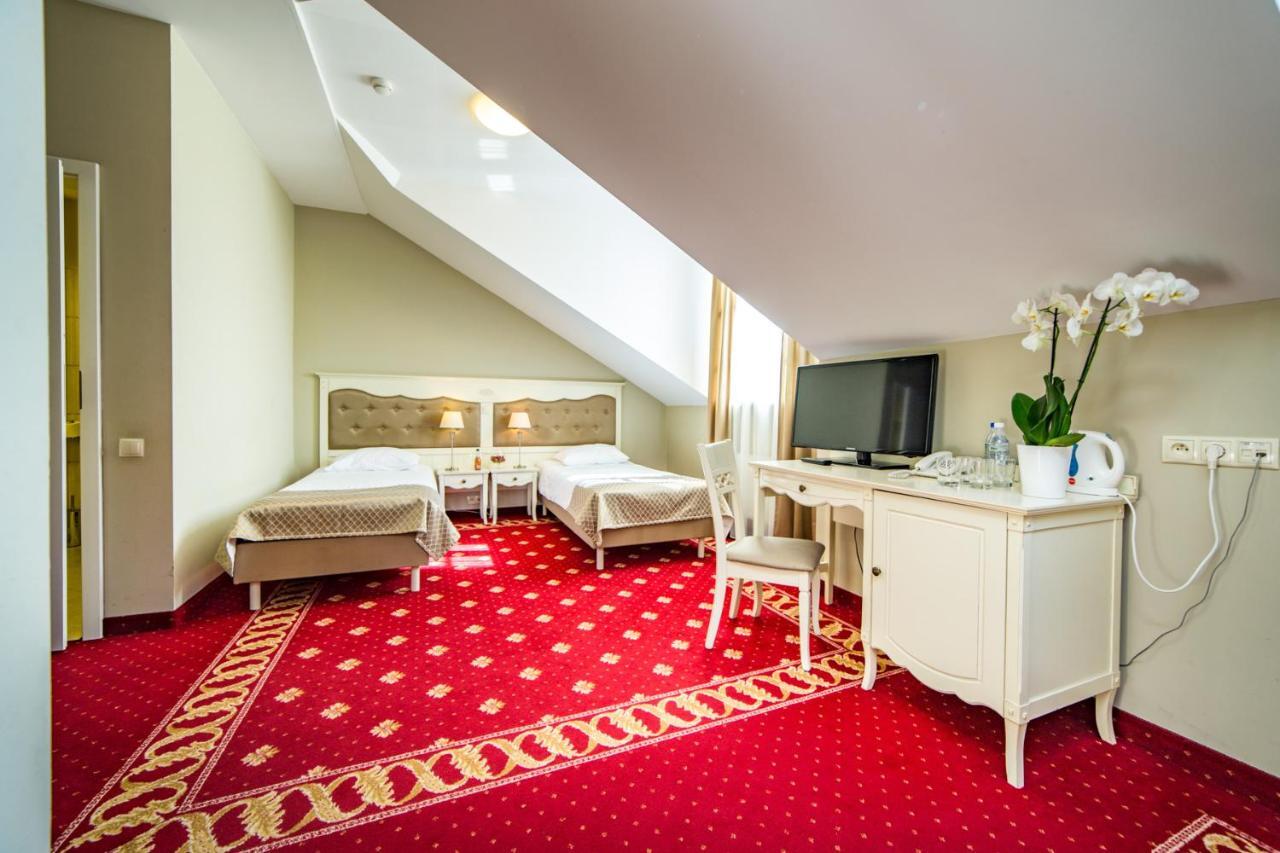 Hotel Sobienie Krolewskie Sobienie Szlacheckie Екстериор снимка