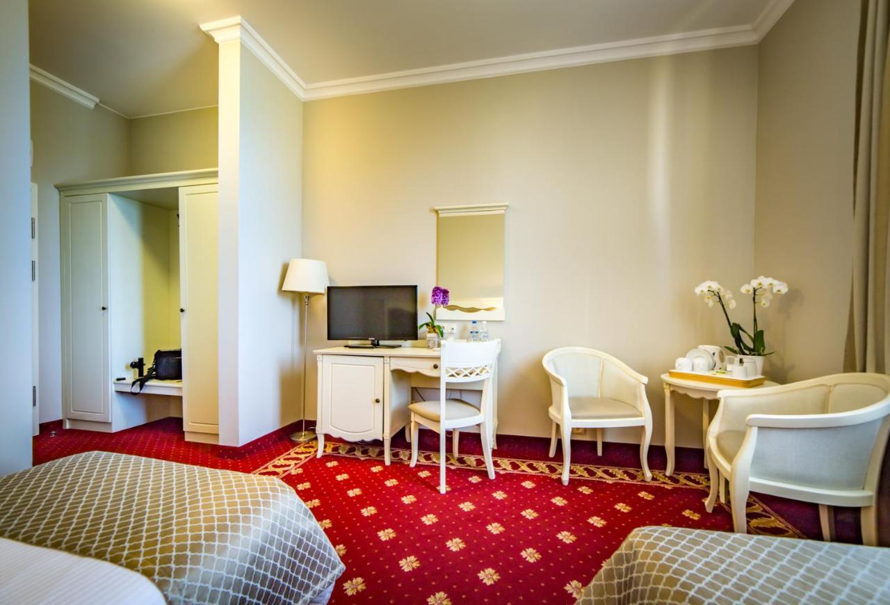 Hotel Sobienie Krolewskie Sobienie Szlacheckie Екстериор снимка