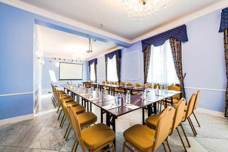 Hotel Sobienie Krolewskie Sobienie Szlacheckie Екстериор снимка